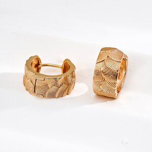 ✨ Artisan Original Design Engraved "Dragon Scale" Huggie Hoop Earrings | S925